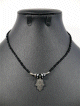 Collier ethnique artisanal 1 rangée de perles fines noires 2mm agrémentées d'une breloque en forme de main - khamsa Collier ethnique artisanal 1 rangee de perles fines noires 2mm agrementees d'une breloque en forme de main - khamsa