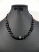 Collier ethnique artisanal 20 pierres noires de 1cm agrémenté de fines perles argentées Collier ethnique artisanal 20 pierres noires de 1cm agremente de fines perles argentees